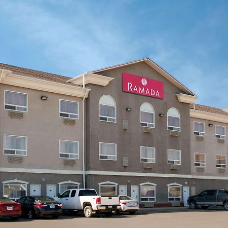 Ramada By Wyndham Weyburn Hotel Kültér fotó