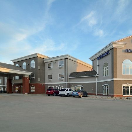 Ramada By Wyndham Weyburn Hotel Kültér fotó