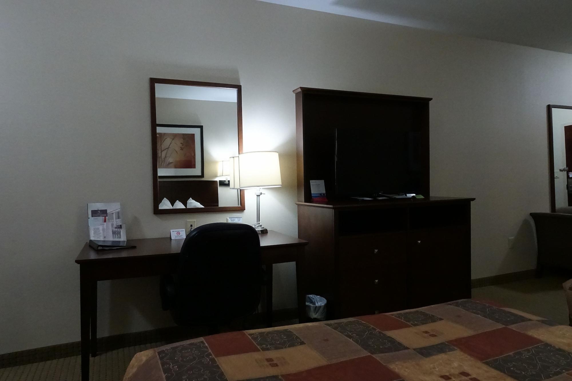 Ramada By Wyndham Weyburn Hotel Kültér fotó