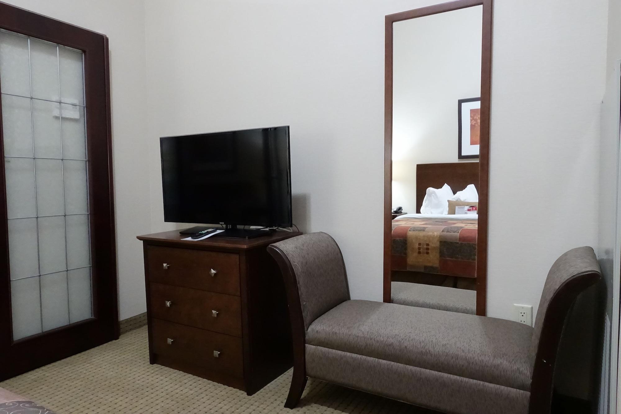 Ramada By Wyndham Weyburn Hotel Kültér fotó