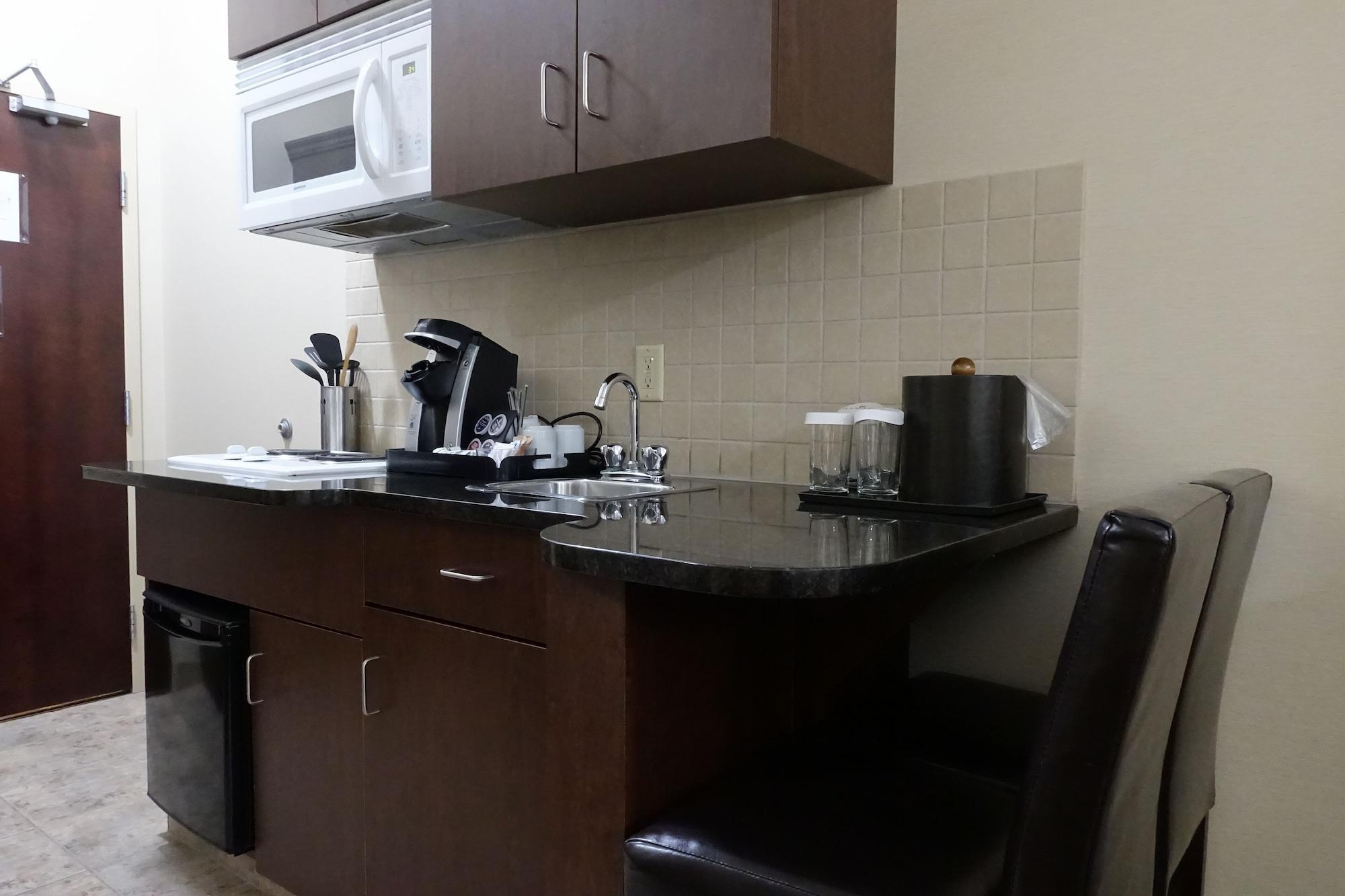 Ramada By Wyndham Weyburn Hotel Kültér fotó