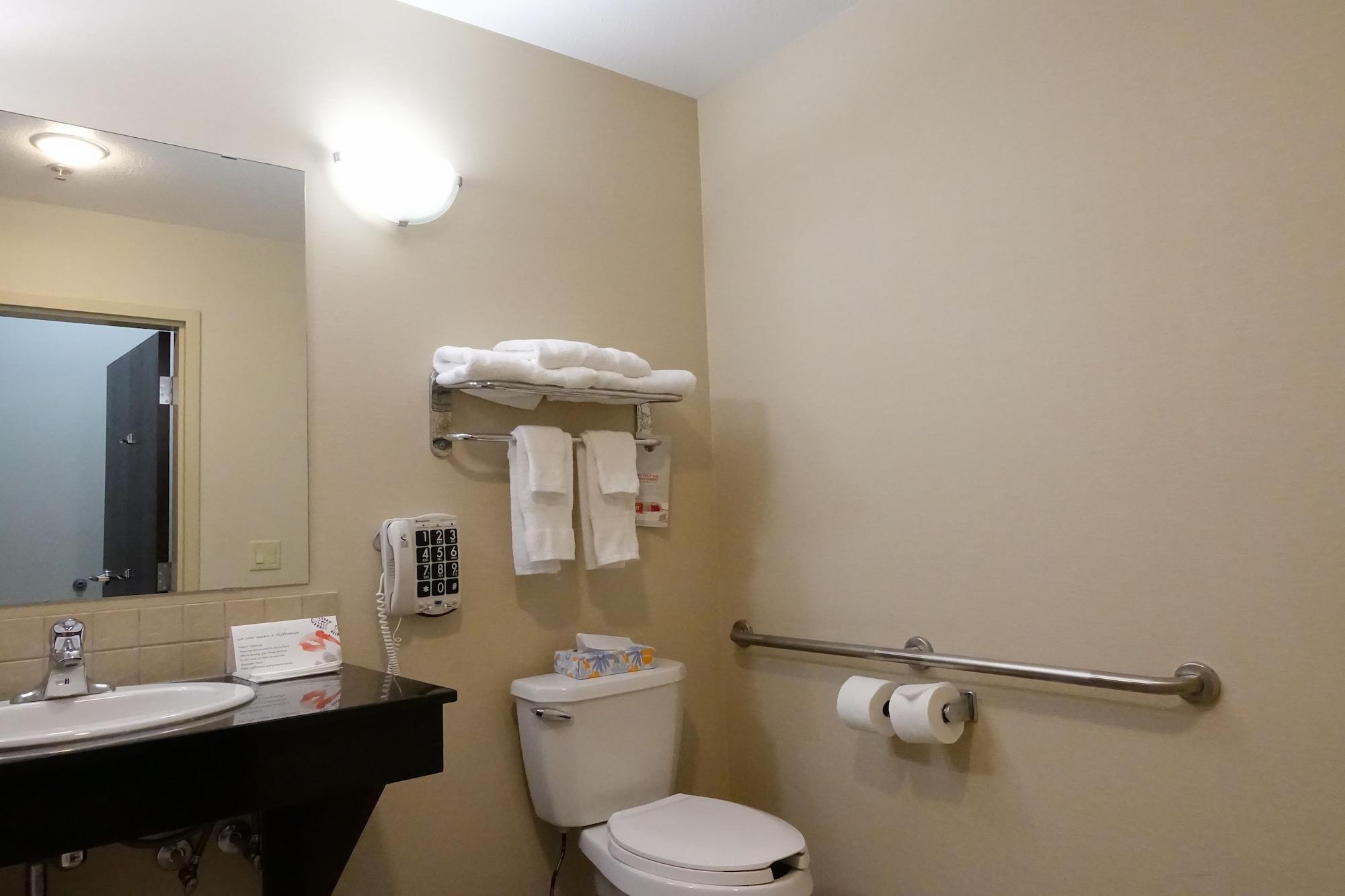 Ramada By Wyndham Weyburn Hotel Kültér fotó
