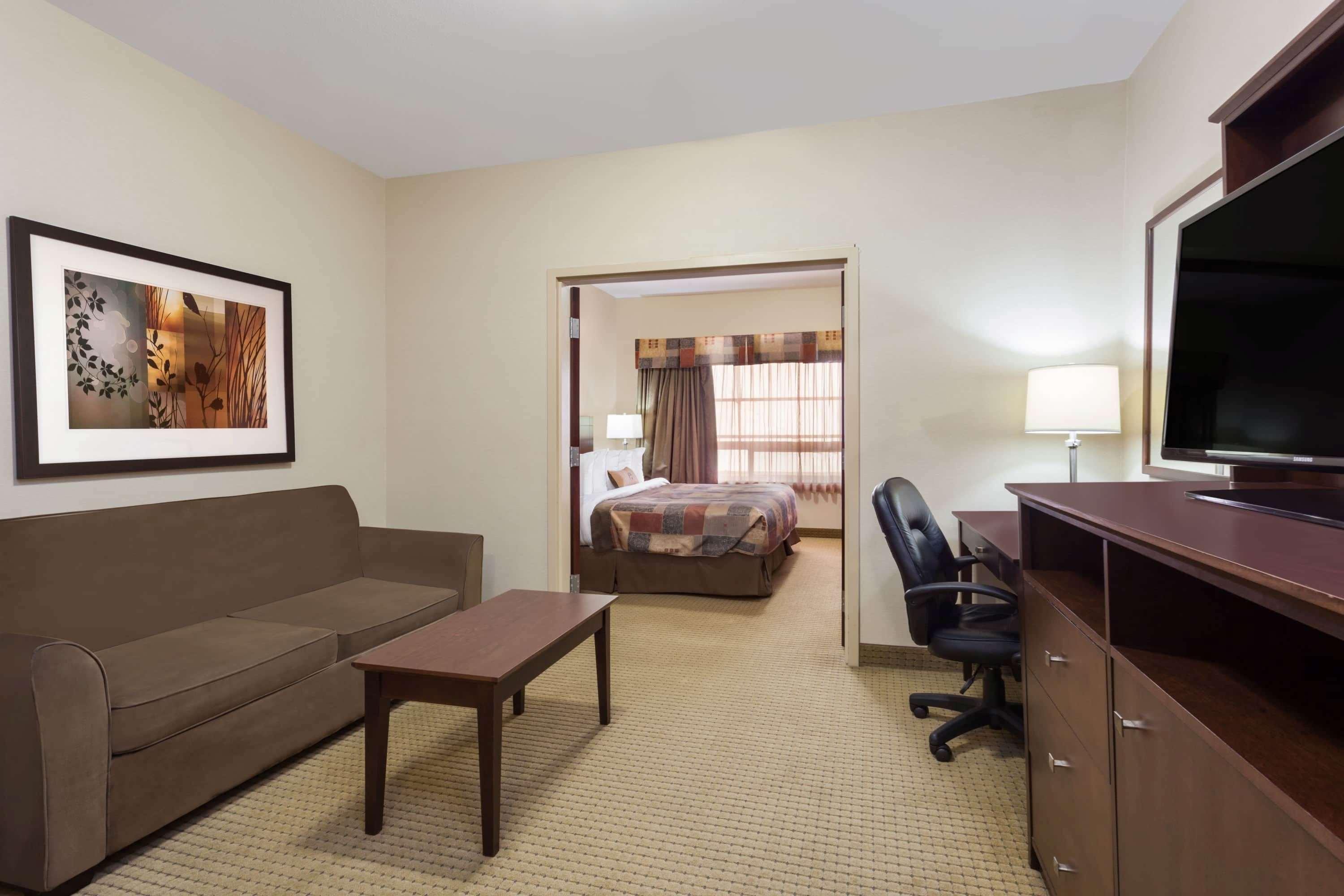 Ramada By Wyndham Weyburn Hotel Kültér fotó