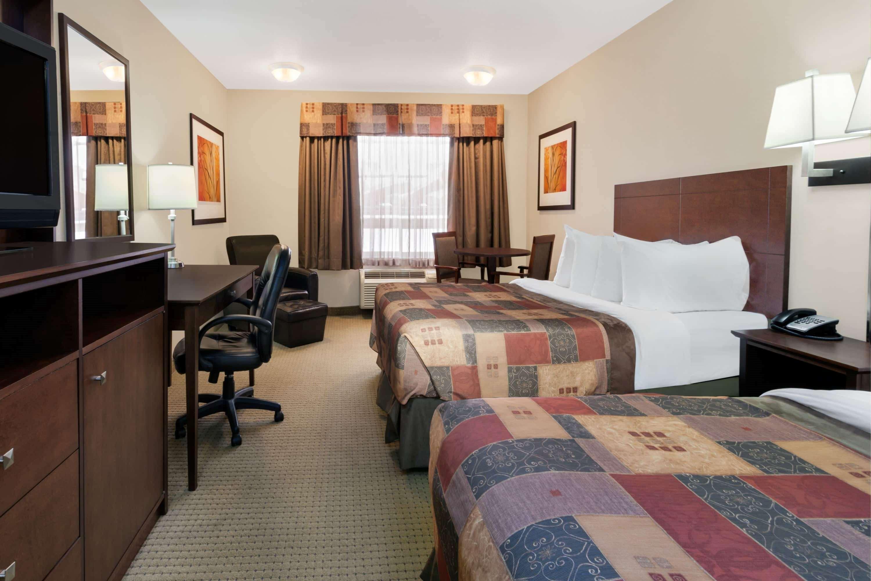 Ramada By Wyndham Weyburn Hotel Kültér fotó