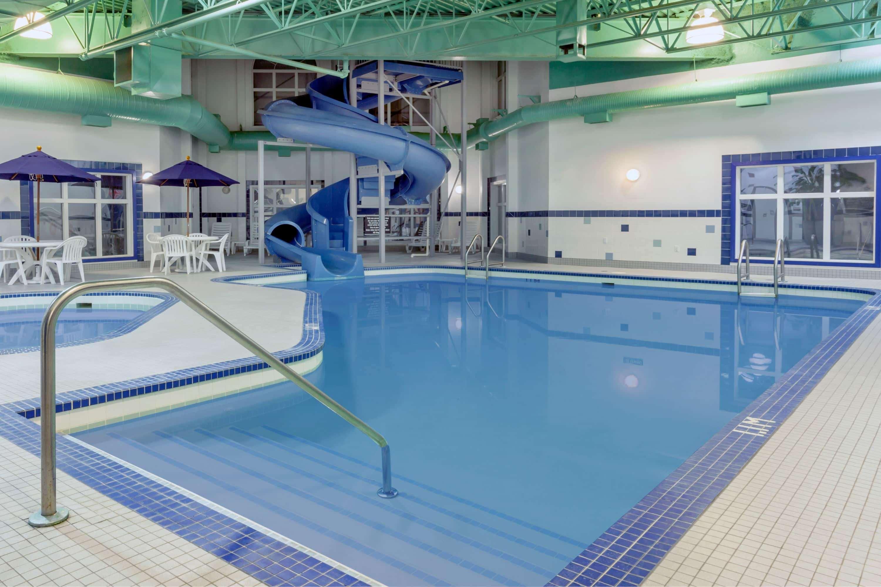Ramada By Wyndham Weyburn Hotel Kültér fotó