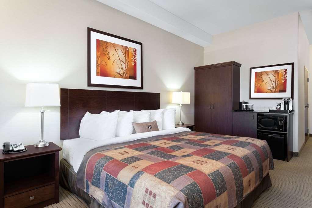 Ramada By Wyndham Weyburn Hotel Szoba fotó