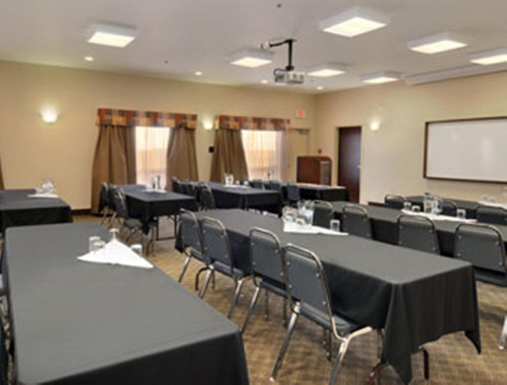 Ramada By Wyndham Weyburn Hotel Létesítmények fotó