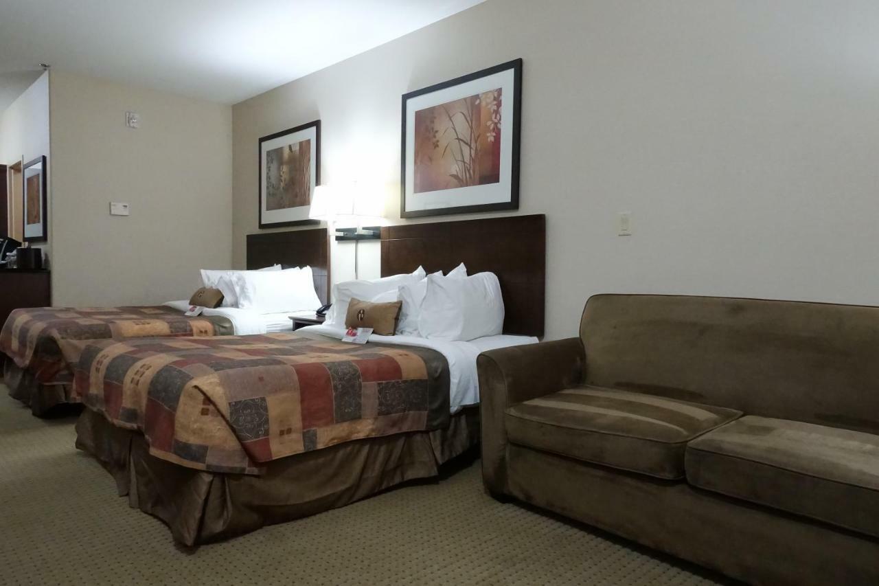 Ramada By Wyndham Weyburn Hotel Kültér fotó