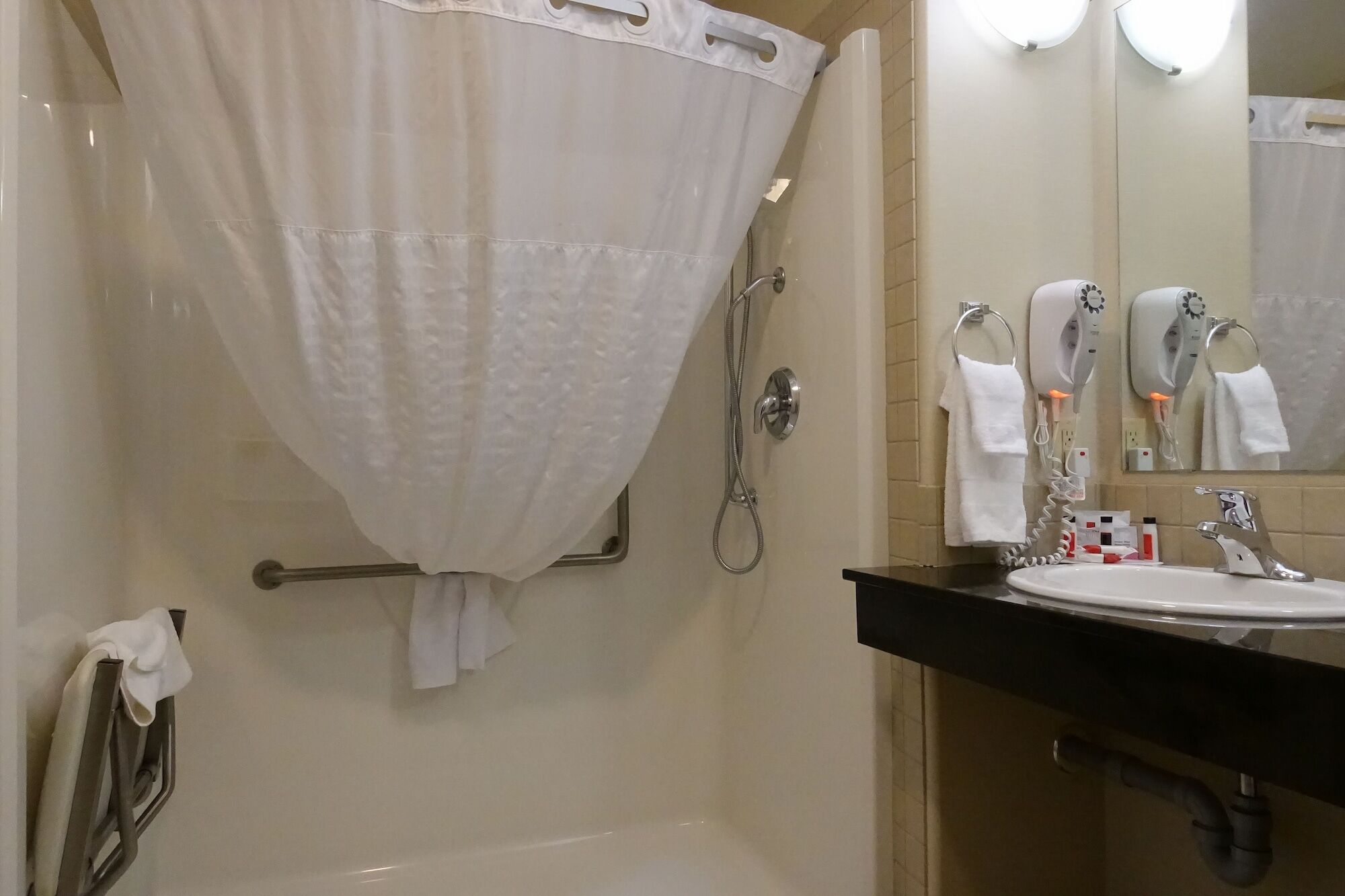 Ramada By Wyndham Weyburn Hotel Kültér fotó